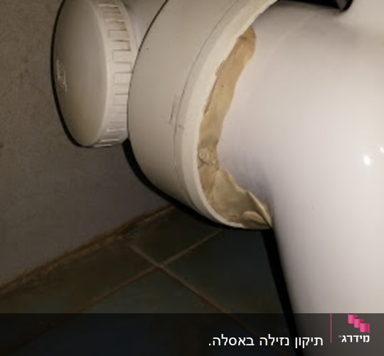 חיבור צינור פלסטיק עם אטם גומי